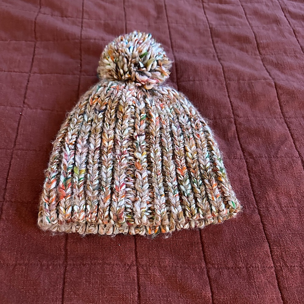 Madewell Chunky Pom-Pom Beanie: Cozy Warmth Meets Classic Style